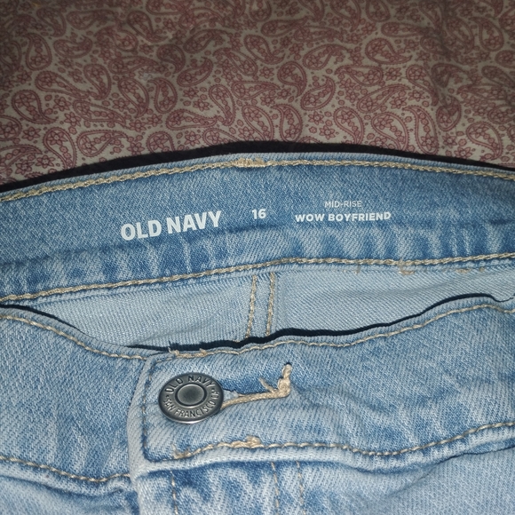 Old Navy Mid-Rise Wow Boyfriend Jeans - Light Blue - Picture 3 of 4